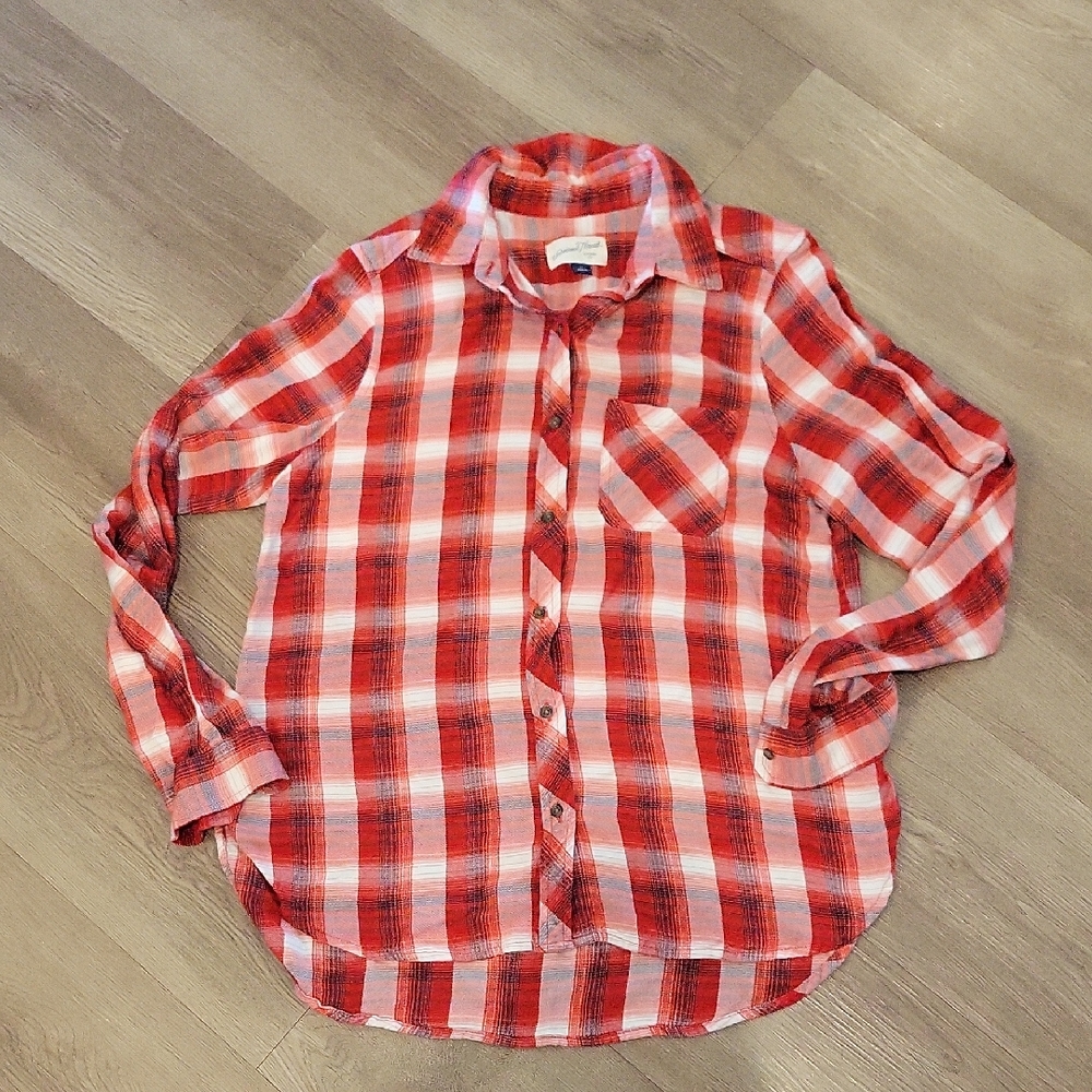 Universal Thread Like New Red and White Plaid Button-Up Shirt